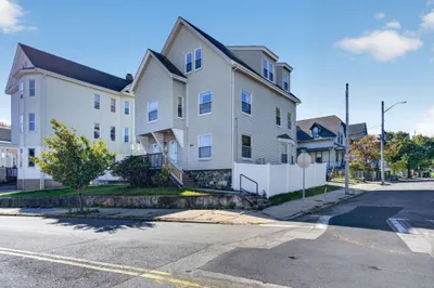 397 Ferry St #3 1