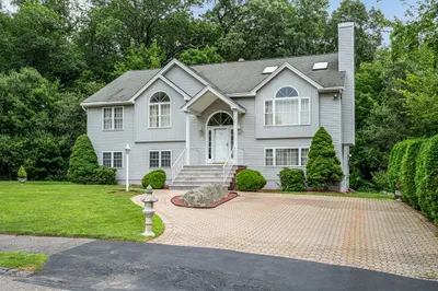 49 Susan Dr 1
