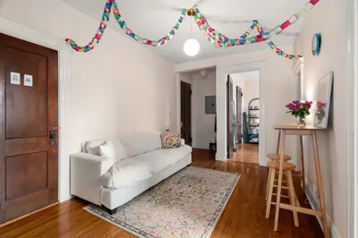 282 Newbury Street #17 1