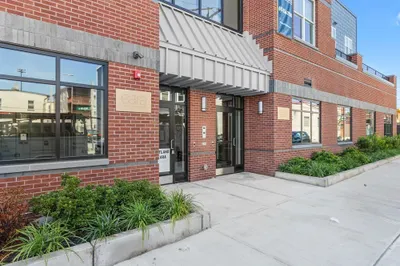 13 Shetland St #206