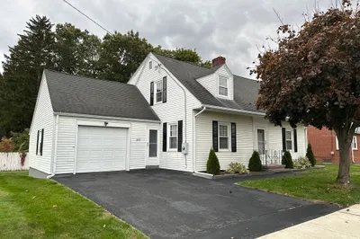 465 Winsor St 1