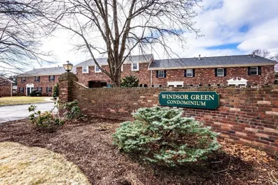 301 Windsor Dr #301 1