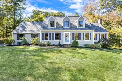 8 Bubbling Brook Road 1