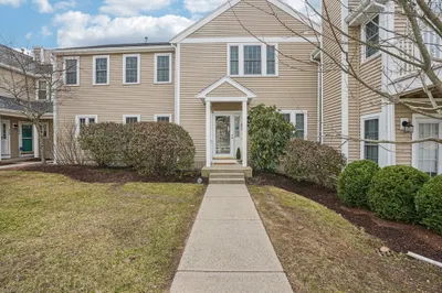 257 Allerton Commons Ln #257 1