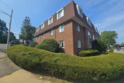 725 Broad St #4