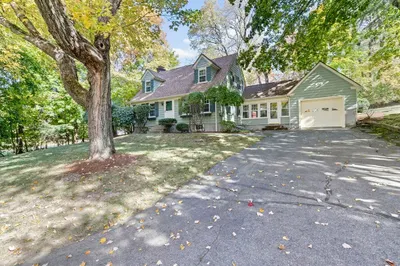 9 Howe Ave