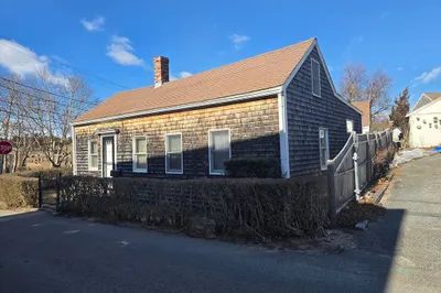 35 Standish St