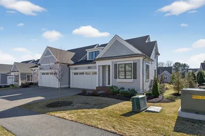 14 Callahan Dr #14