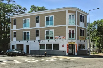 411 Adams St 1
