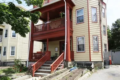 72 Easton St 1