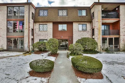 2 Greenbriar Dr #308 1