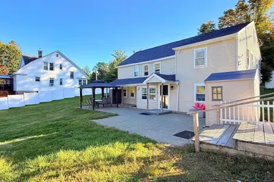 747/749 Pleasant St