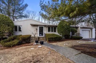 95 Zenith Dr