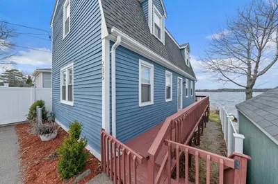 285 Mattakeesett St 1