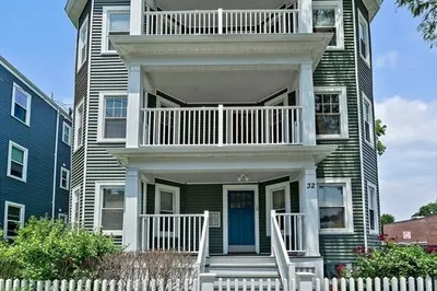 32 Gibson St #2