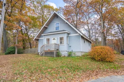 102 Worcester Rd