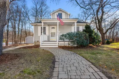 28 Van Norden Rd