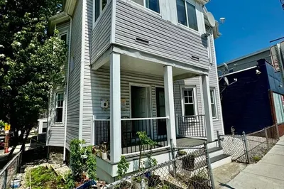 437 Ferry St #1