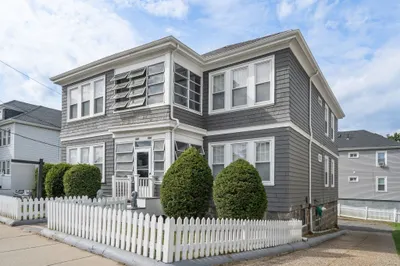 588 Gallivan Blvd 1