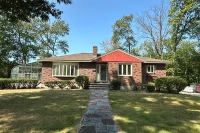 27 Lantern Ln