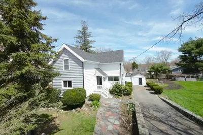 251 Essex St 1