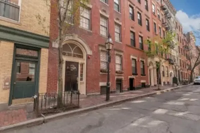 60 Myrtle St #6 1