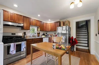 76 Alban St #2