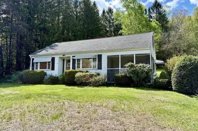 81 Clinton Rd