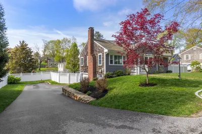 21 Linscott Rd 1