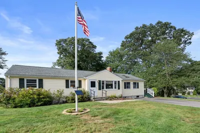 10 Longview Dr 1