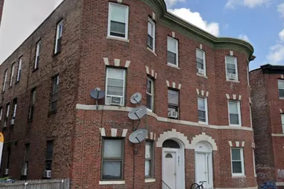 251 Cambridge St 1
