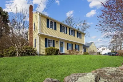 12 Longmeadow Rd 1