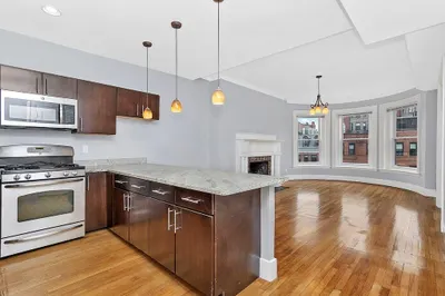 160 Newbury St #4