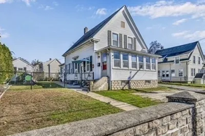 6 Hayward St 1