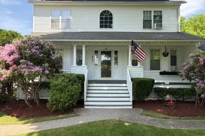 485 Burncoat St 1