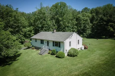27 Comins Rd