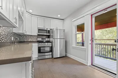 134 Newbury Ave #4