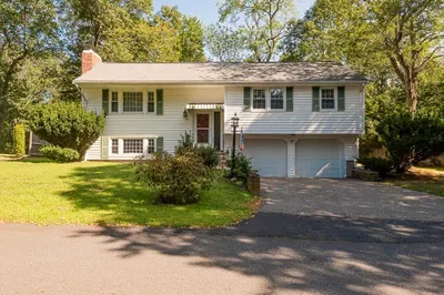 24 Fair Oak Rd
