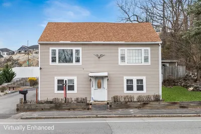 1046 Main St 1