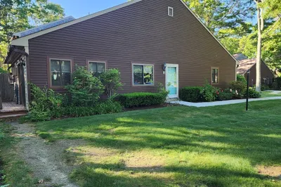 10 Roundhouse Rd #10
