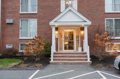 4 Birchwood Pointe #204