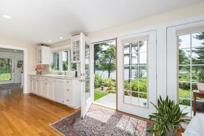 8 Lakeshore Drive 1