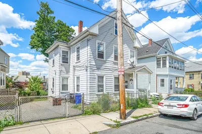 12 Holyoke St 1