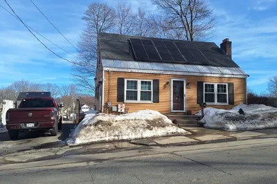 418 Rollstone St 1