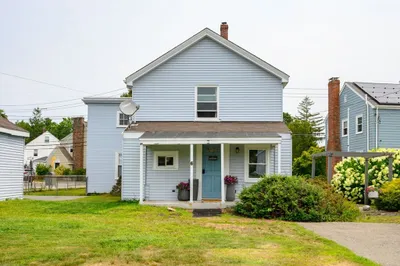 418 Pleasant St 1