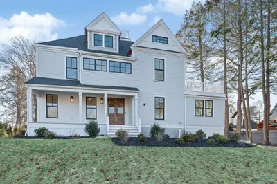 190 Mount Vernon St 1
