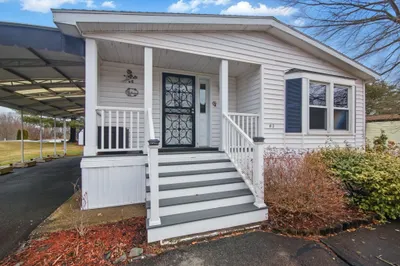 82 Clayton Dr