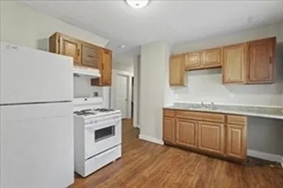 323 Bay St #2