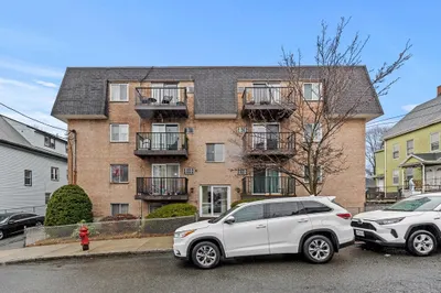 22 Irving St #7