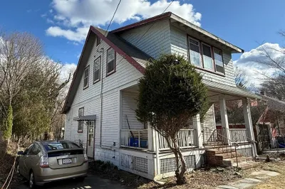 18 Spring St